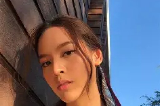 网红摊主鹅腿阿姨塌房后更多黑料被曝光儿子天天开豪车游玩