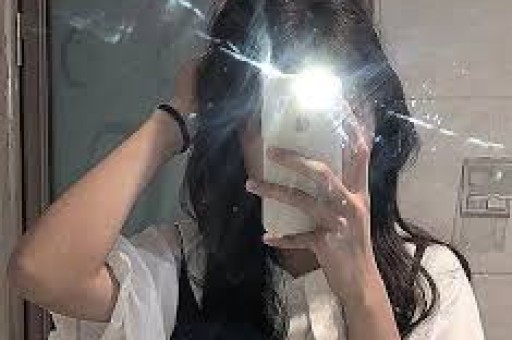 “直播新一姐”赵露思粉丝超2200万：小红书的一场“顶流”合谋？